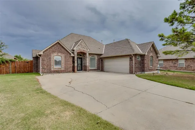 Photo 6 — 819 Rickwood Circle, Oklahoma City, OK 73160