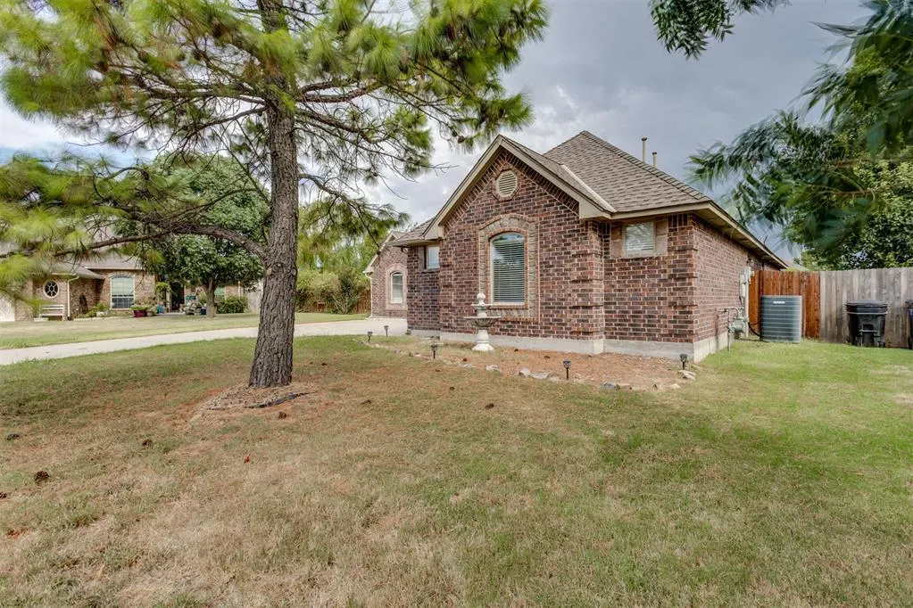Photo 7 — 819 Rickwood Circle, Oklahoma City, OK 73160