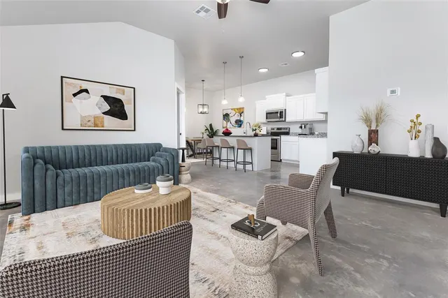 Photo 2 — 2324 SW 90 Place, Oklahoma City, OK 73159