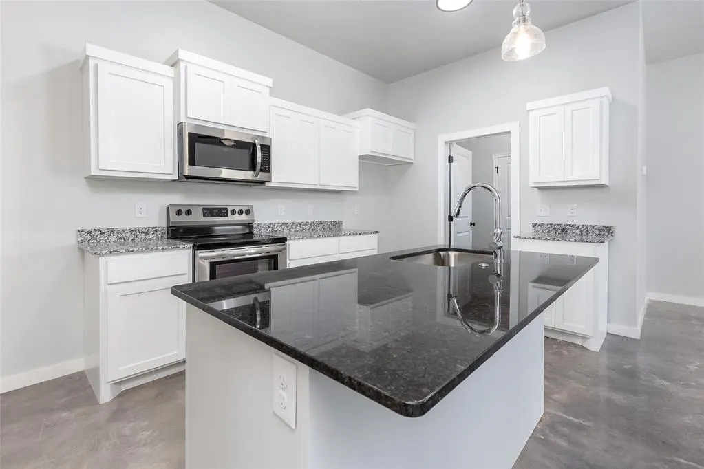 Photo 4 — 2324 SW 90 Place, Oklahoma City, OK 73159
