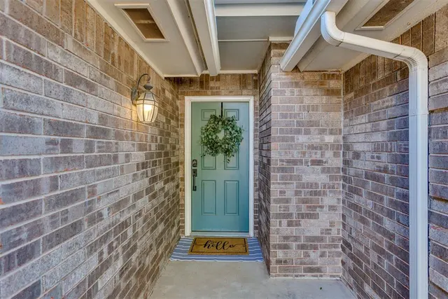 Photo 2 — 704 Gregg Court, Yukon, OK 73099