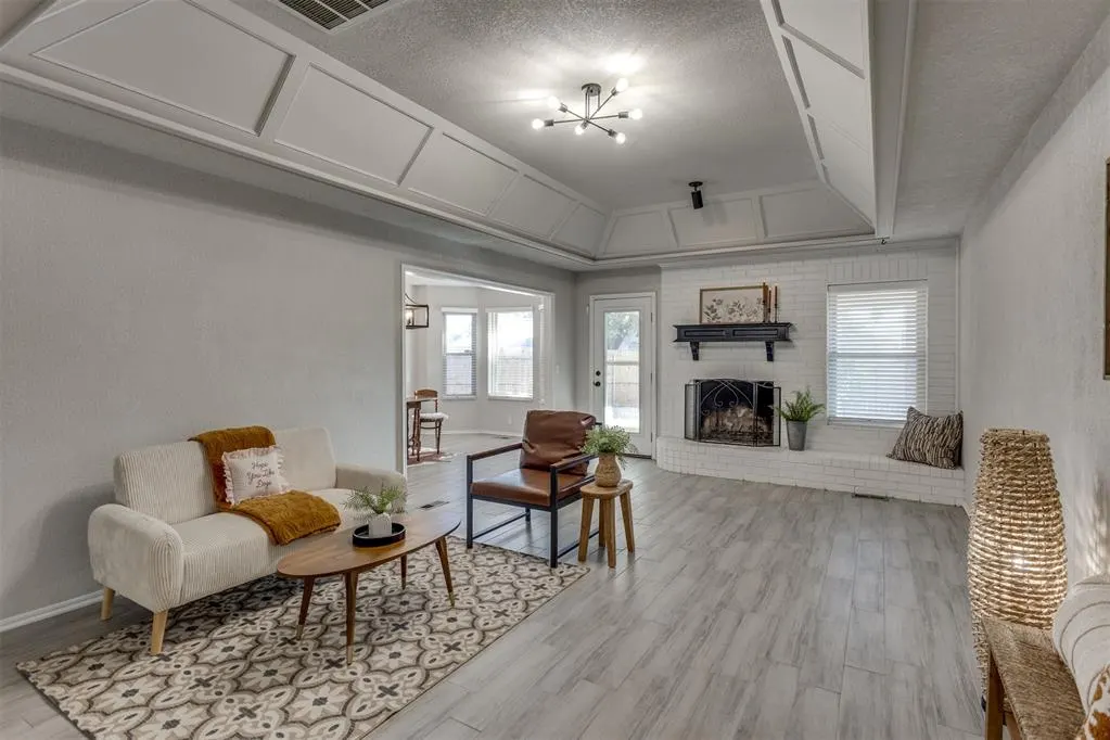Photo 4 — 704 Gregg Court, Yukon, OK 73099