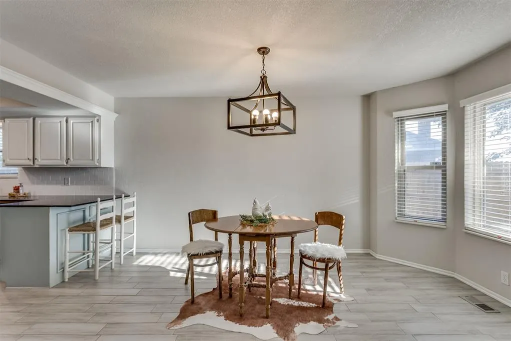 Photo 12 — 704 Gregg Court, Yukon, OK 73099