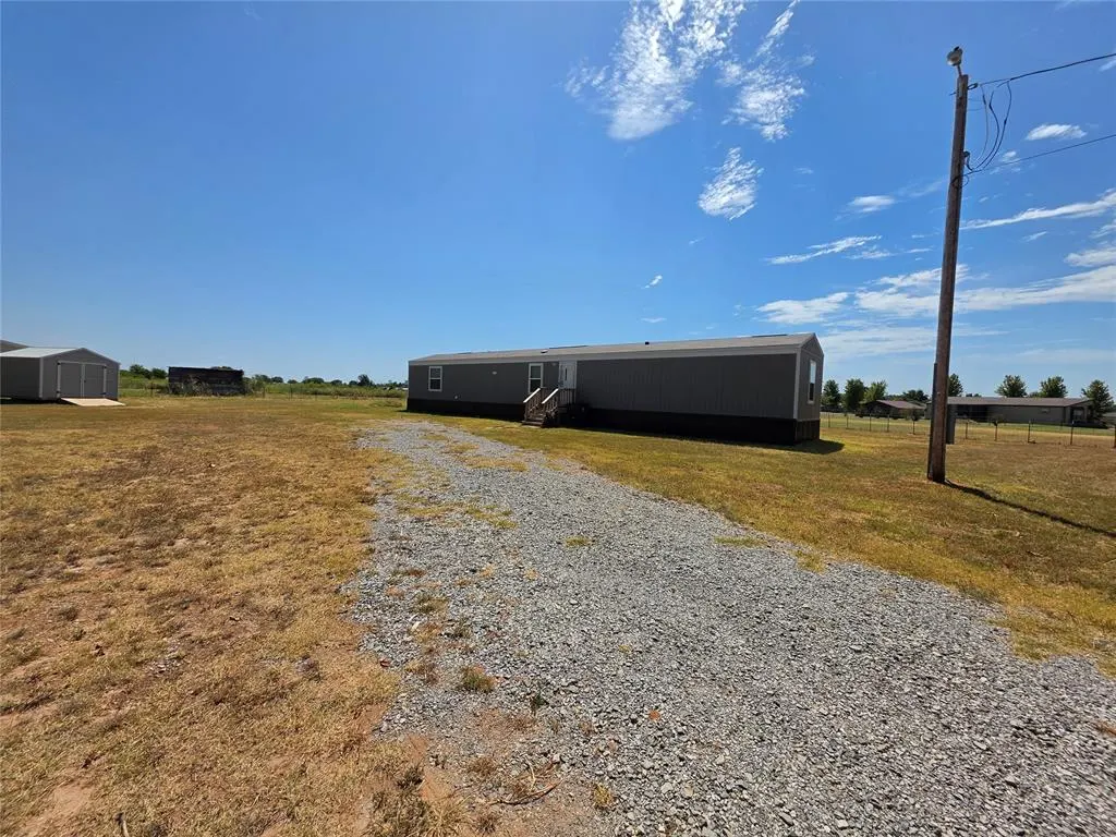Photo 2 — 8607 N Bryan Road, Shawnee, OK 74804
