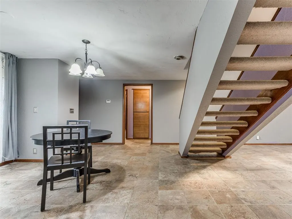 Photo 11 — 10204 Glendover Avenue, Oklahoma City, OK 73162