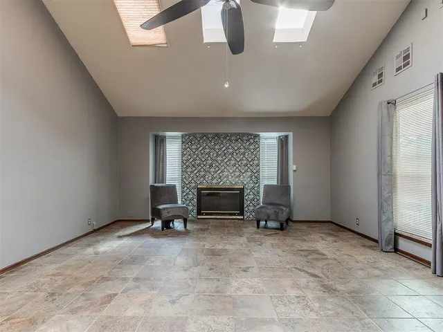 Photo 7 — 10204 Glendover Avenue, Oklahoma City, OK 73162