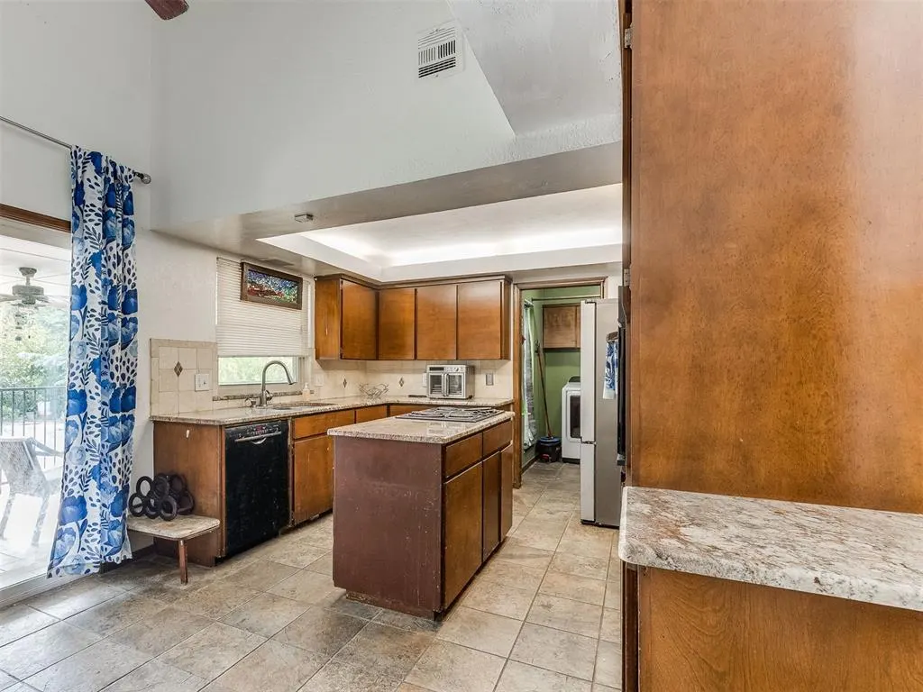 Photo 16 — 10204 Glendover Avenue, Oklahoma City, OK 73162