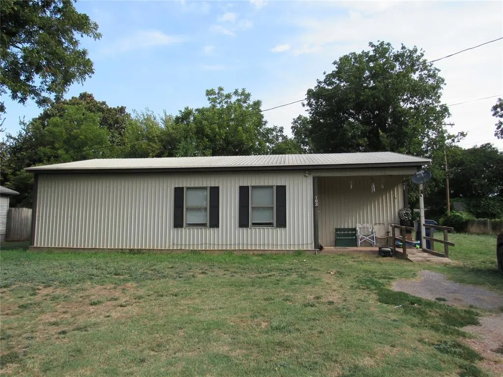 Front exterior — 103 E Quapaw, Lindsay, OK 73052
