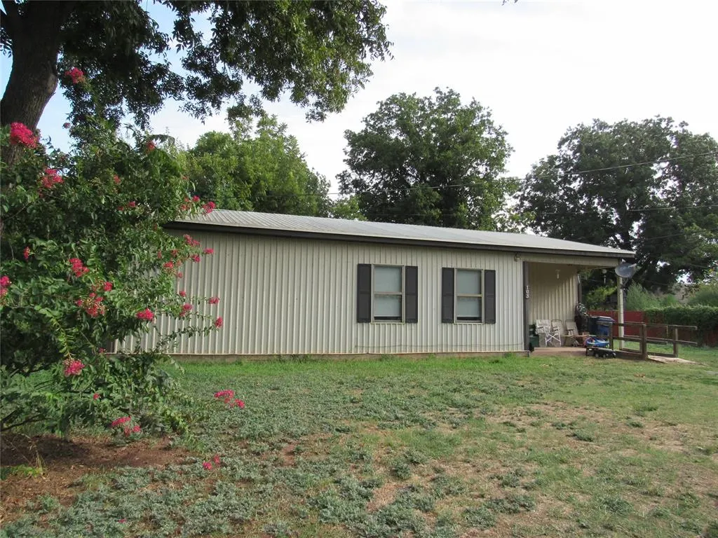 Photo 2 — 103 E Quapaw, Lindsay, OK 73052