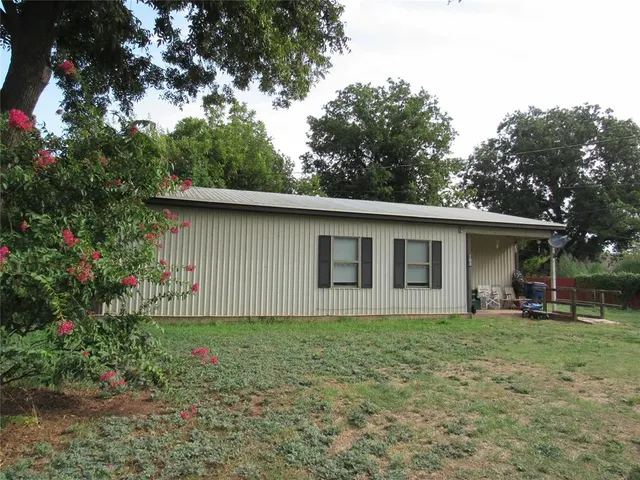 Photo 2 — 103 E Quapaw, Lindsay, OK 73052
