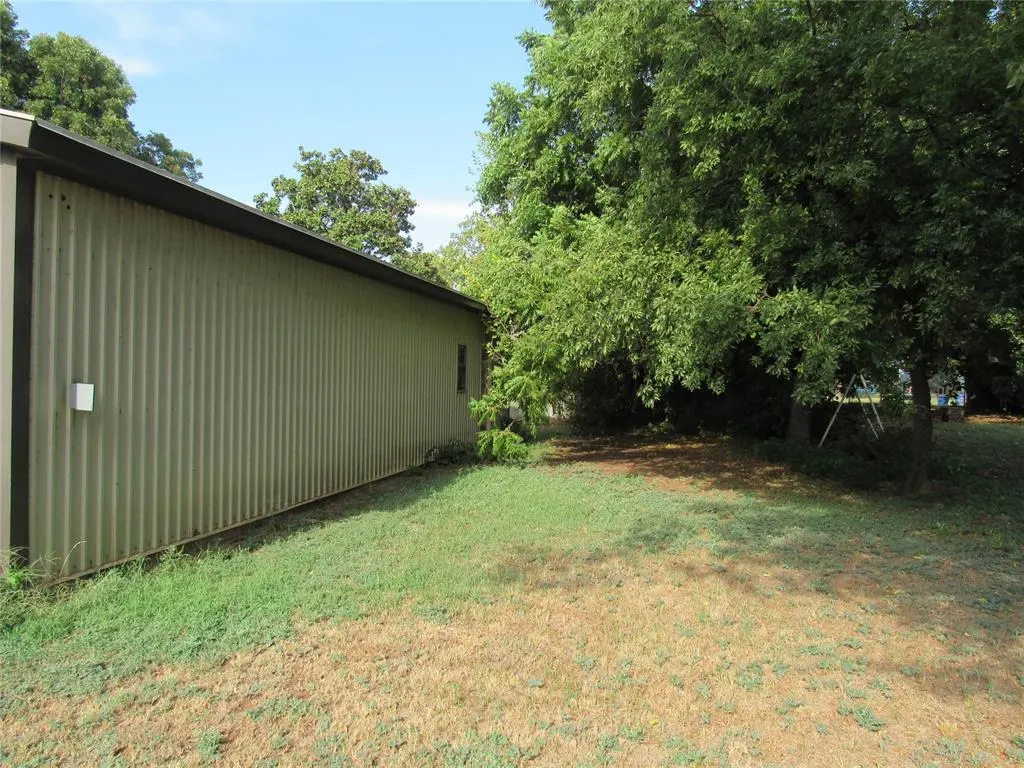 Photo 3 — 103 E Quapaw, Lindsay, OK 73052