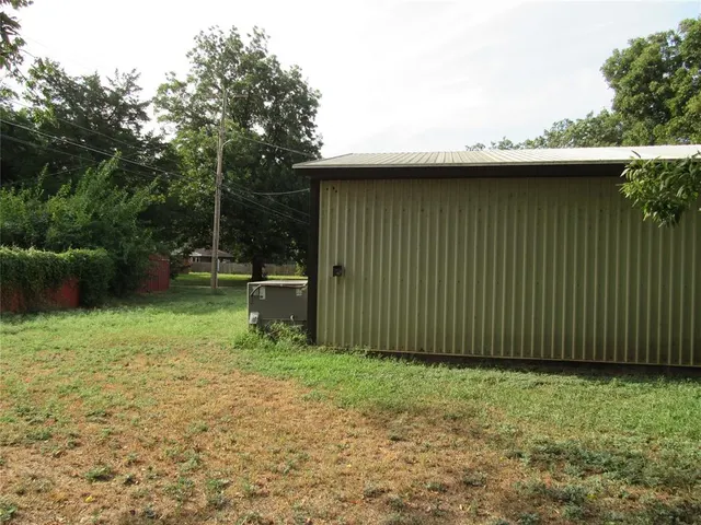 Photo 4 — 103 E Quapaw, Lindsay, OK 73052