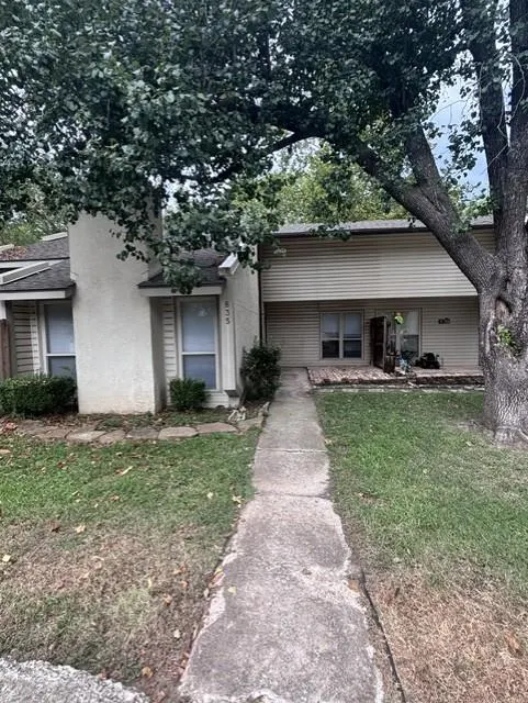 Front exterior — 835 Cardinal Creek Boulevard, Norman, OK 73072