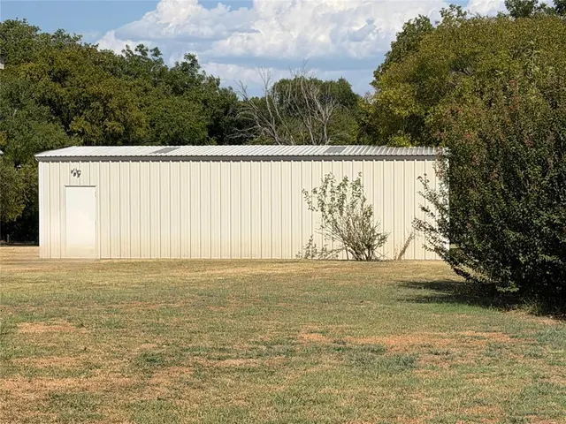 Front exterior — W State Street, Stratford, OK 74872