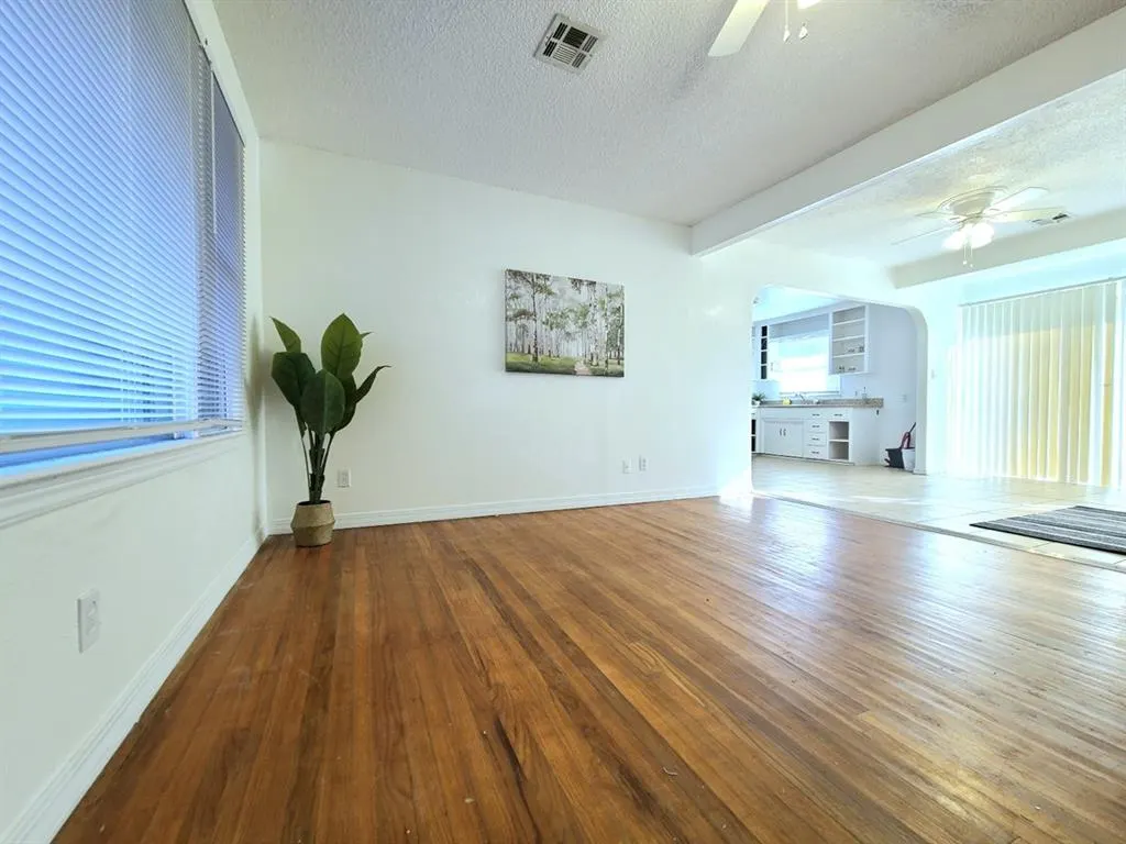 Photo 4 — 3114 N Holman Court, Oklahoma City, OK 73110