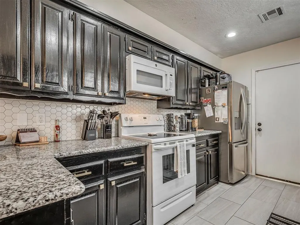 Photo 14 — 13320 Turtle Creek, Oklahoma City, OK 73170