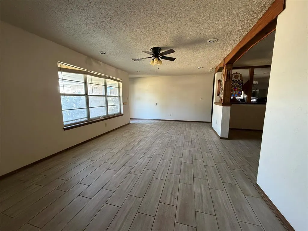 Photo 2 — 8916 S Country Club Drive, Oklahoma City, OK 73159