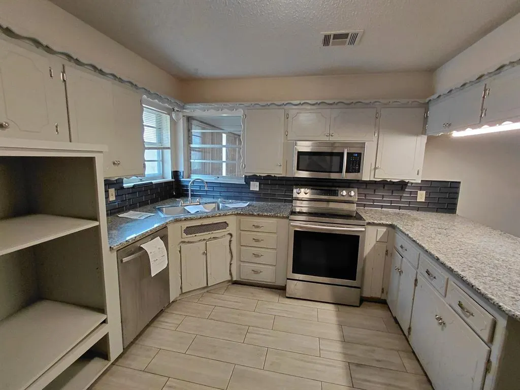 Photo 5 — 8916 S Country Club Drive, Oklahoma City, OK 73159
