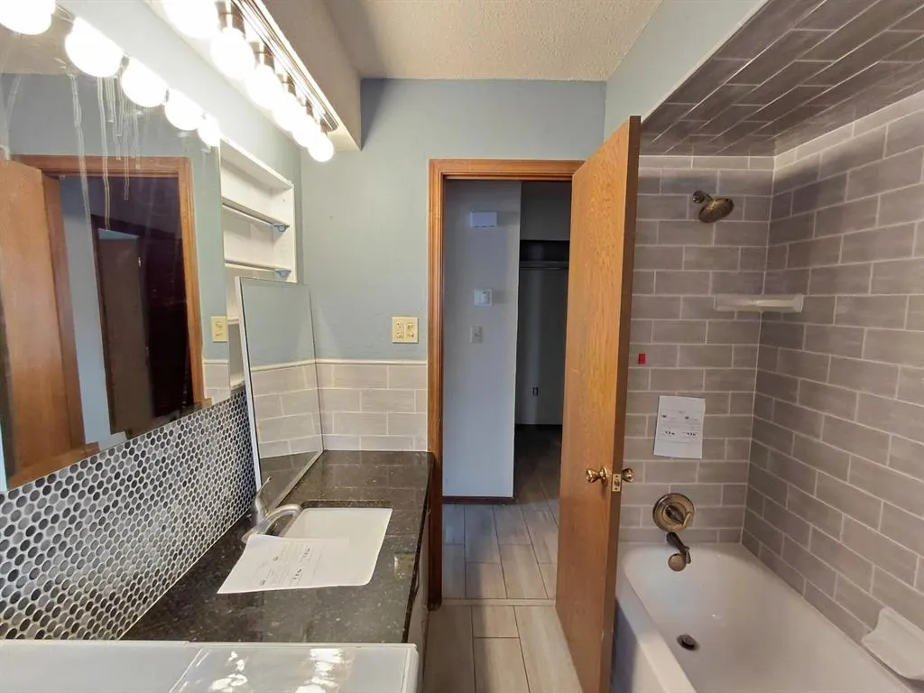 Photo 10 — 8916 S Country Club Drive, Oklahoma City, OK 73159