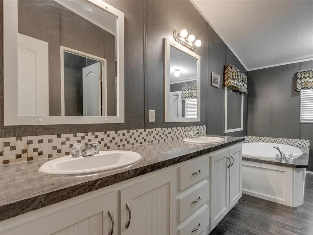 Photo 16 — 12408 SW 28th Street, Yukon, OK 73099