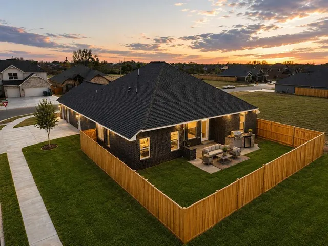 Photo 5 — 16001 Catalonia Place, Oklahoma City, OK 73170