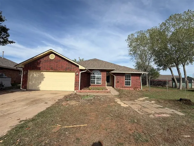 Front exterior — 900 Banff Court, Yukon, OK 73099