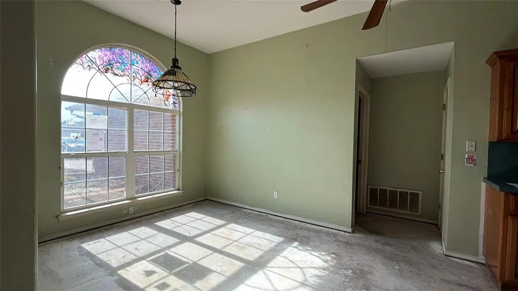 Photo 3 — 900 Banff Court, Yukon, OK 73099