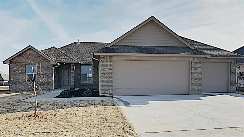 Front exterior — 10704 Mountain Fork Drive, Yukon, OK 73099