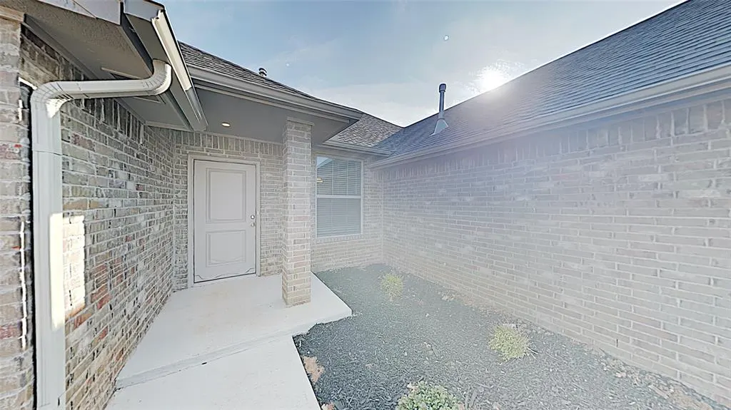Photo 2 — 10704 Mountain Fork Drive, Yukon, OK 73099