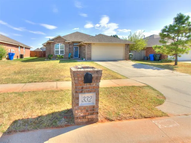 Photo 3 — 332 W Tecumseh Meadows Drive, Norman, OK 73069