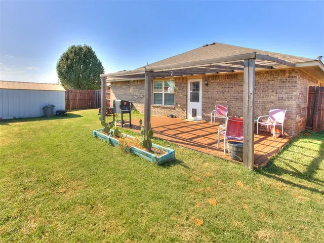 Photo 5 — 332 W Tecumseh Meadows Drive, Norman, OK 73069