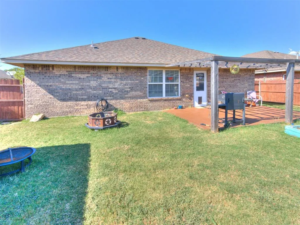 Photo 6 — 332 W Tecumseh Meadows Drive, Norman, OK 73069