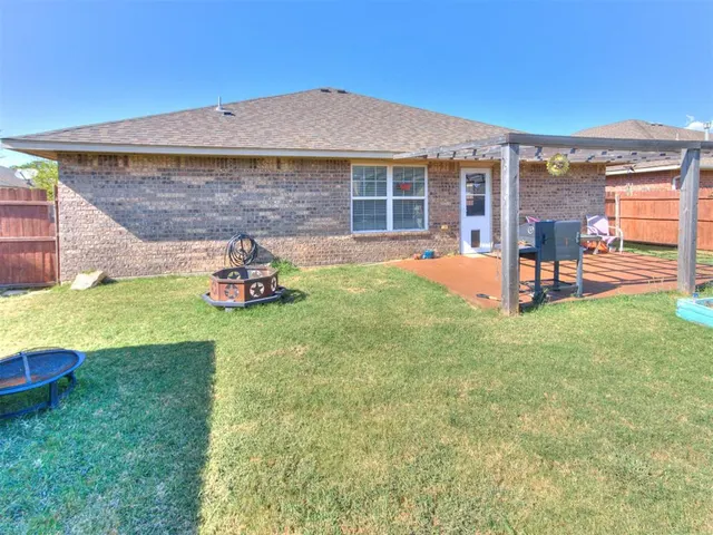 Photo 6 — 332 W Tecumseh Meadows Drive, Norman, OK 73069