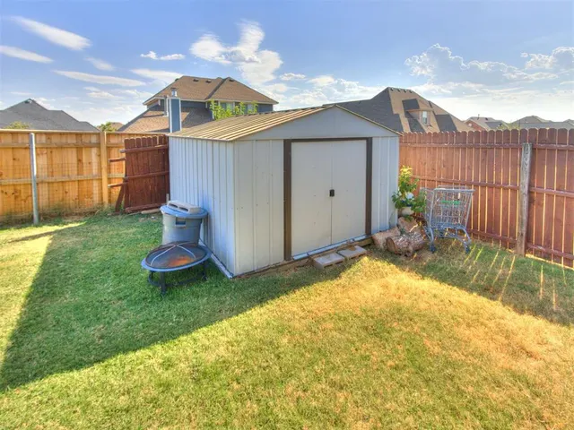 Photo 7 — 332 W Tecumseh Meadows Drive, Norman, OK 73069