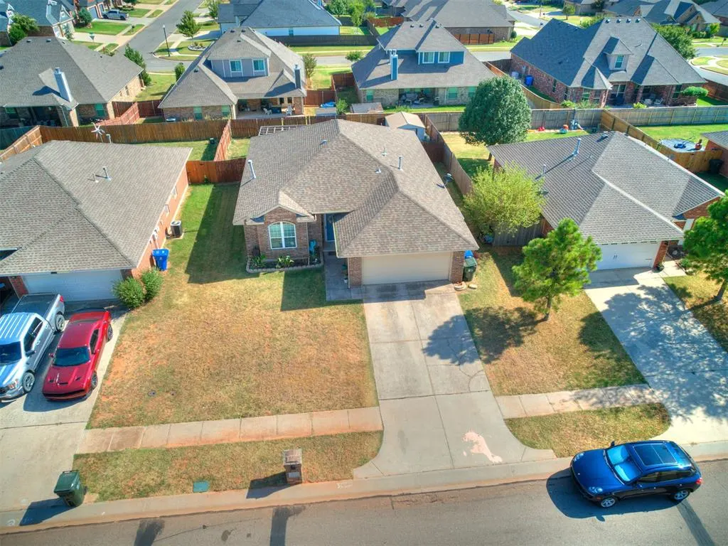 Photo 8 — 332 W Tecumseh Meadows Drive, Norman, OK 73069