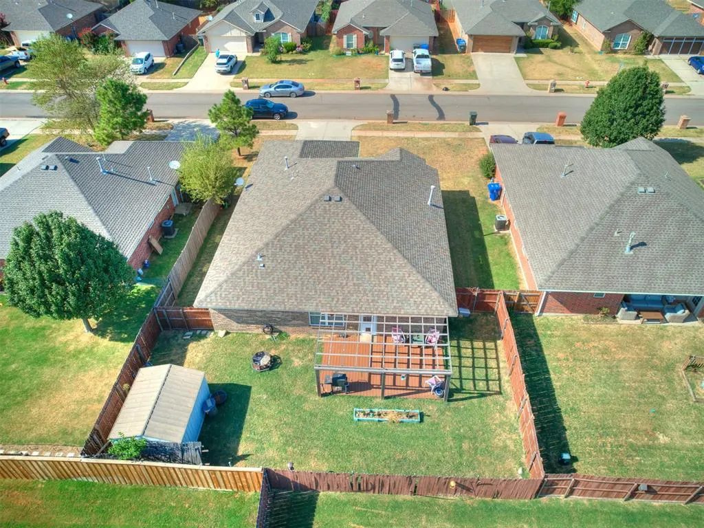 Photo 9 — 332 W Tecumseh Meadows Drive, Norman, OK 73069