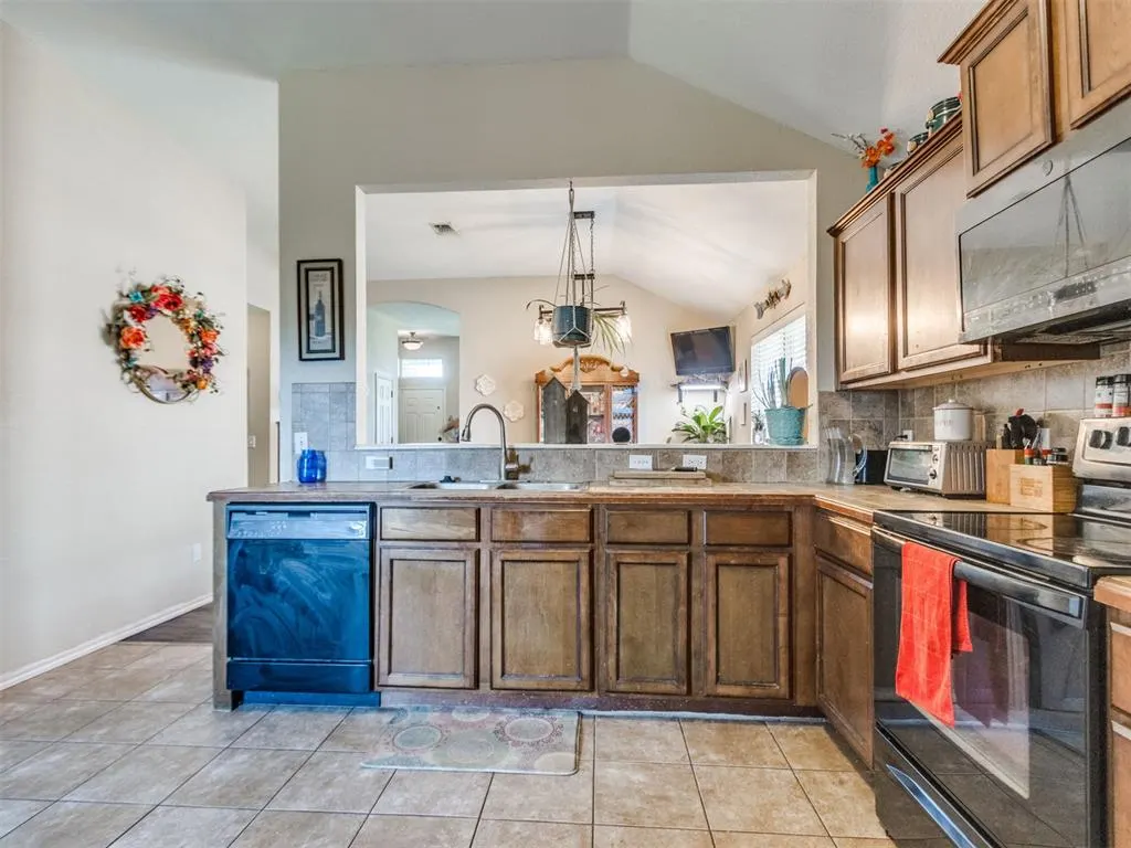 Photo 18 — 332 W Tecumseh Meadows Drive, Norman, OK 73069