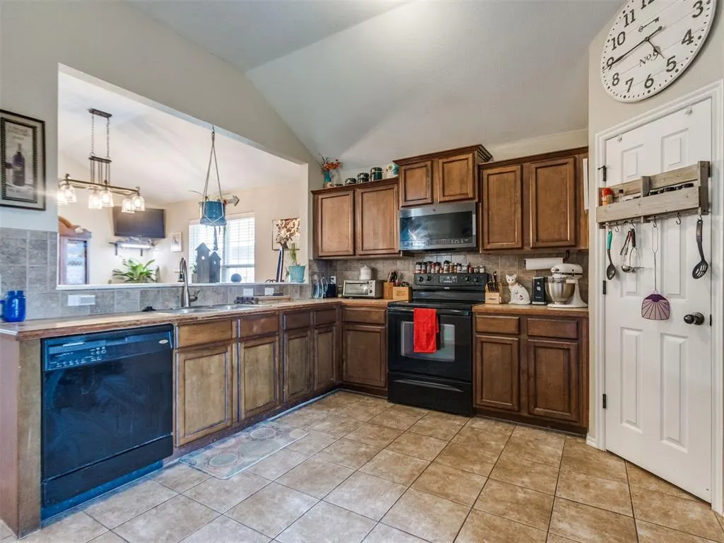 Photo 19 — 332 W Tecumseh Meadows Drive, Norman, OK 73069