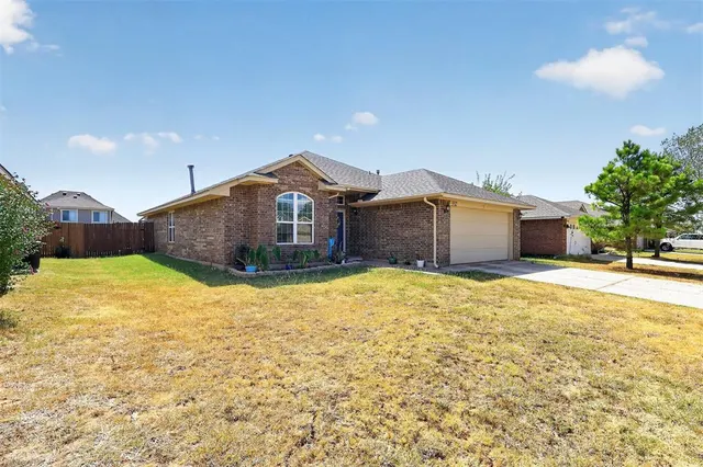 Photo 2 — 332 W Tecumseh Meadows Drive, Norman, OK 73069