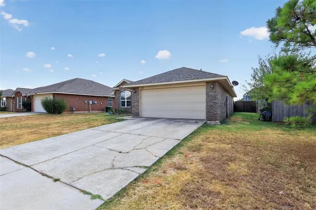 Photo 3 — 332 W Tecumseh Meadows Drive, Norman, OK 73069