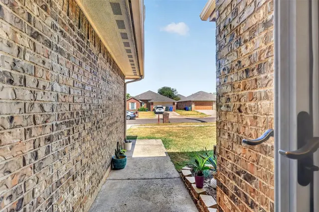 Photo 5 — 332 W Tecumseh Meadows Drive, Norman, OK 73069