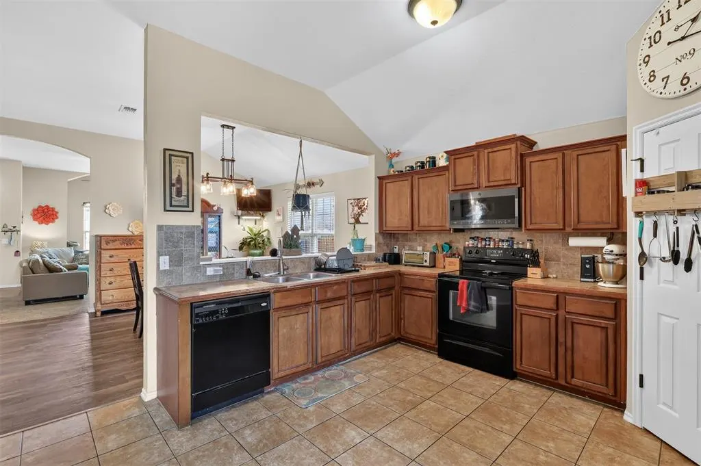 Photo 16 — 332 W Tecumseh Meadows Drive, Norman, OK 73069