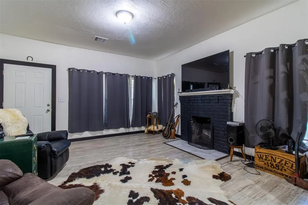 Photo 13 — 1017 E Main Street, Shawnee, OK 74801