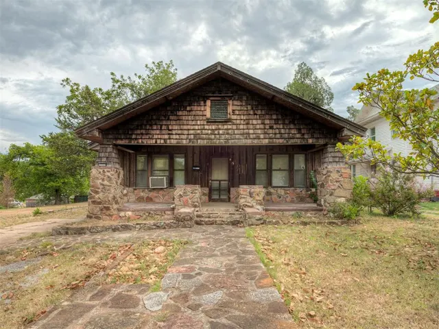 Photo 2 — 619 S 6th Street, Chickasha, OK 73018
