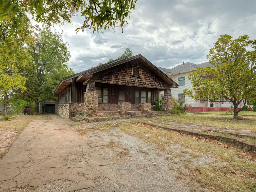 Photo 3 — 619 S 6th Street, Chickasha, OK 73018