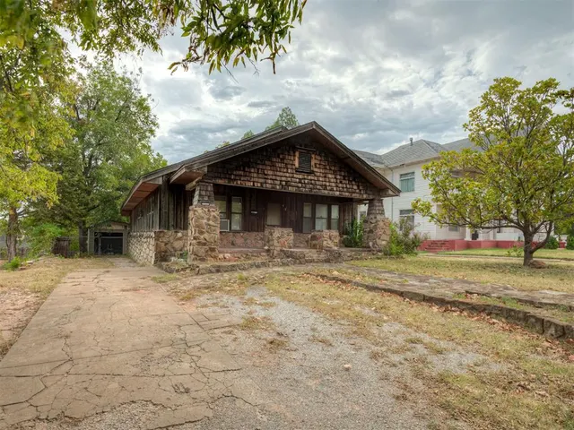 Photo 3 — 619 S 6th Street, Chickasha, OK 73018