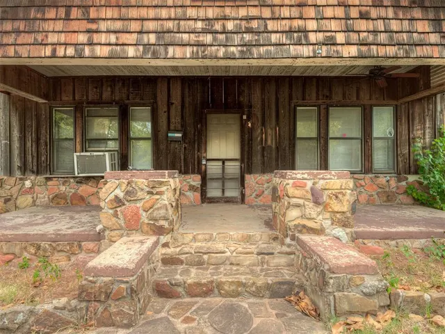 Photo 6 — 619 S 6th Street, Chickasha, OK 73018