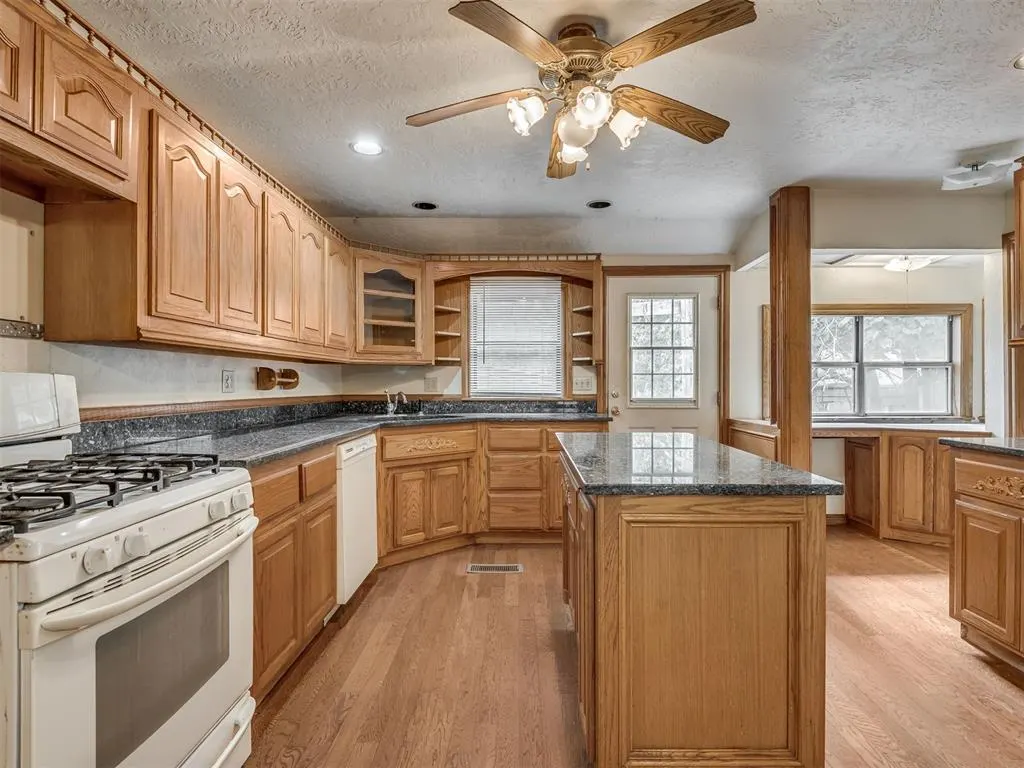 Photo 13 — 619 S 6th Street, Chickasha, OK 73018