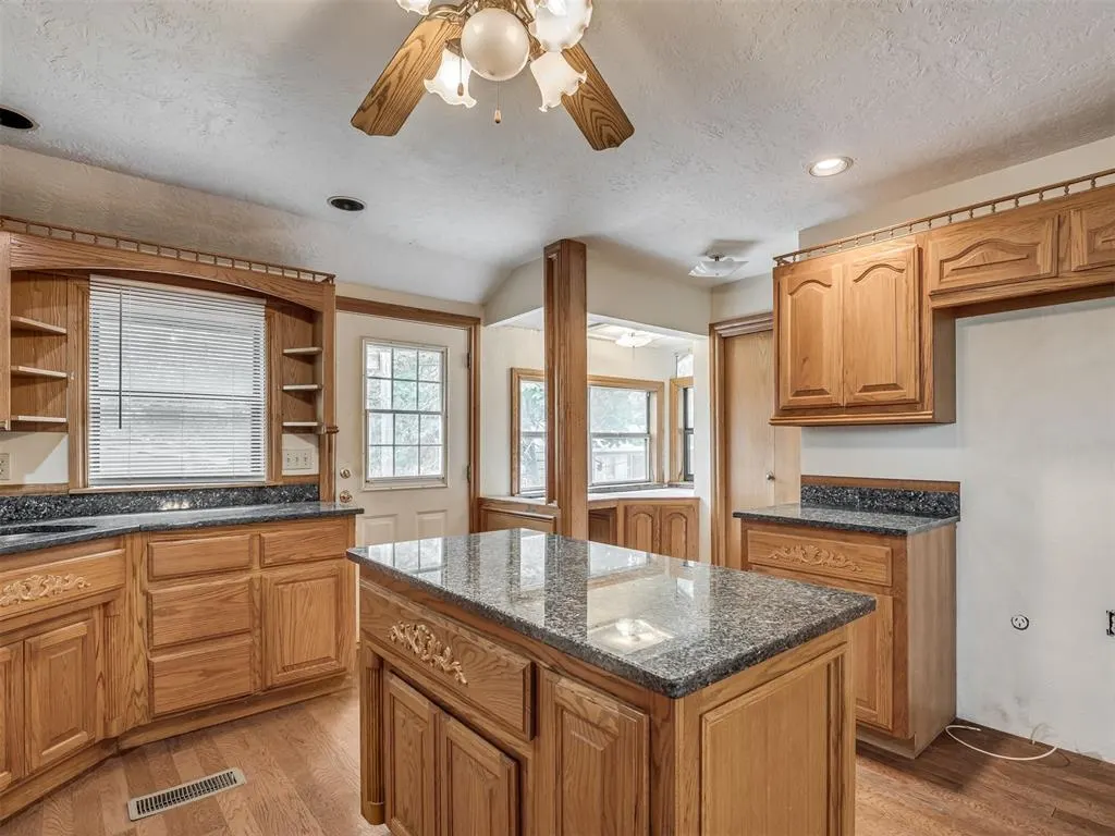 Photo 15 — 619 S 6th Street, Chickasha, OK 73018