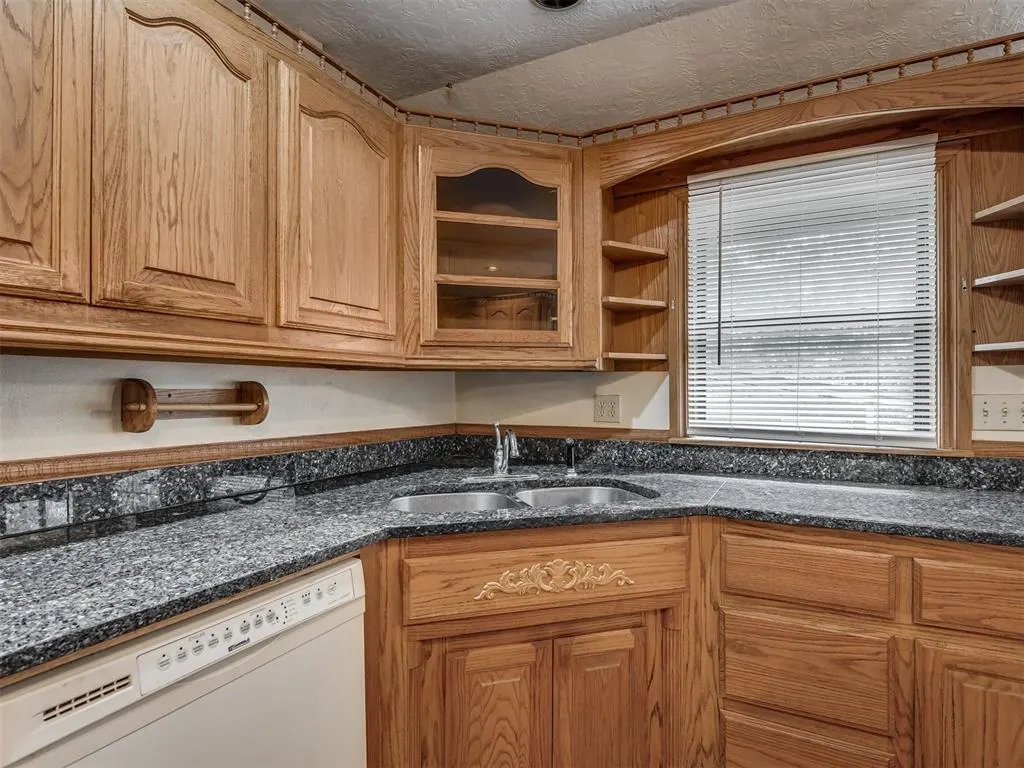 Photo 16 — 619 S 6th Street, Chickasha, OK 73018